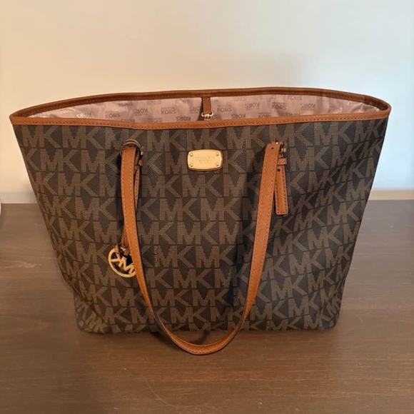 Michael Kors Handbags - Micheal Kors Sheila